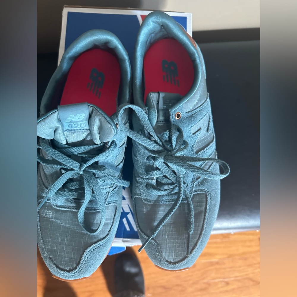 New Balance classic size 9
